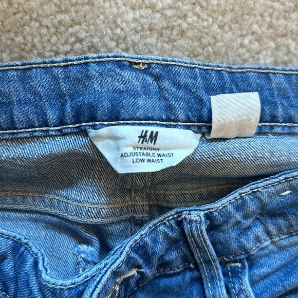 Girls H&M low waist, straight ripped jeans - Picture 3 of 3